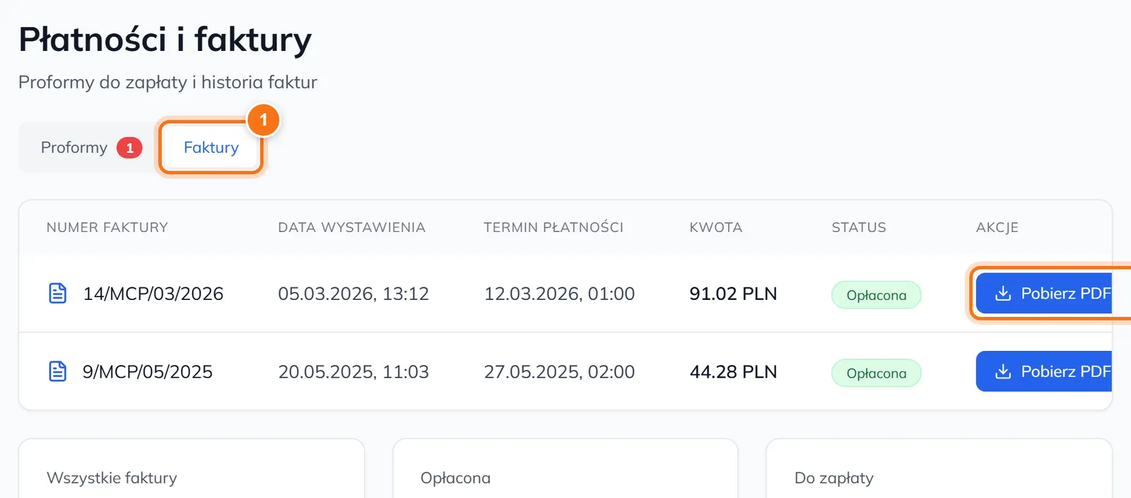 Zakładka Faktury z listą faktur VAT, datami, kwotami, statusem Opłacona i przyciskiem Pobierz